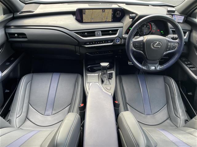 ＵＸ ＵＸ２５０ｈ　Ｆスポーツ　スタイルブルー　純正ナビ／パノラミックビューモニター／サンルーフ／ブラインドスポットモニター／パーキングサポートブレーキ／セーフティセンスプラス／フルブラックドアミラー／ヘッドアップディスプレイ／パワーシート（2枚目）