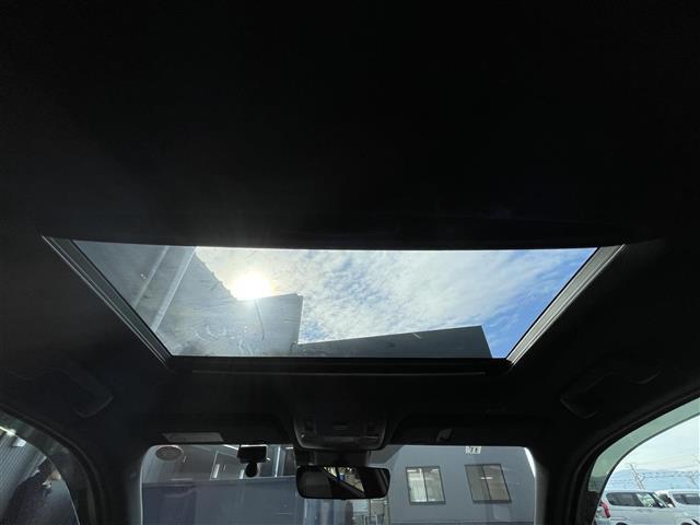 ＵＸ ＵＸ２５０ｈ　Ｆスポーツ　スタイルブルー　純正ナビ／パノラミックビューモニター／サンルーフ／ブラインドスポットモニター／パーキングサポートブレーキ／セーフティセンスプラス／フルブラックドアミラー／ヘッドアップディスプレイ／パワーシート（3枚目）