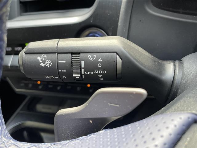 ＵＸ ＵＸ２５０ｈ　Ｆスポーツ　スタイルブルー　純正ナビ／パノラミックビューモニター／サンルーフ／ブラインドスポットモニター／パーキングサポートブレーキ／セーフティセンスプラス／フルブラックドアミラー／ヘッドアップディスプレイ／パワーシート（17枚目）