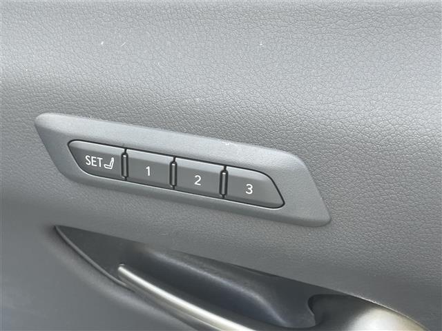 ＵＸ ＵＸ２５０ｈ　Ｆスポーツ　スタイルブルー　純正ナビ／パノラミックビューモニター／サンルーフ／ブラインドスポットモニター／パーキングサポートブレーキ／セーフティセンスプラス／フルブラックドアミラー／ヘッドアップディスプレイ／パワーシート（22枚目）