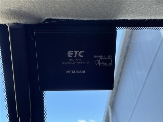 セレナ ハイウェイスター　Ｓ－ハイブリッド　禁煙車／バックカメラ／両側パワースライドドア／クルーズコントロール／アイドリングストップ／３列シート／チップアップシート／純正フロアマット／純正１６インチアルミホイール／キセノンヘッドライト／ＥＴＣ（7枚目）