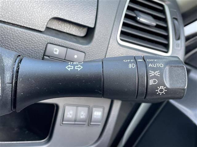 セレナ ハイウェイスター　Ｓ－ハイブリッド　禁煙車／バックカメラ／両側パワースライドドア／クルーズコントロール／アイドリングストップ／３列シート／チップアップシート／純正フロアマット／純正１６インチアルミホイール／キセノンヘッドライト／ＥＴＣ（13枚目）