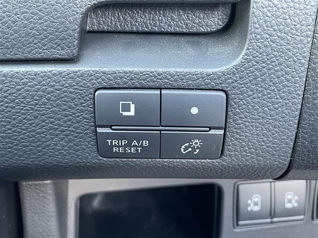 セレナ ハイウェイスター　Ｓ－ハイブリッド　禁煙車／バックカメラ／両側パワースライドドア／クルーズコントロール／アイドリングストップ／３列シート／チップアップシート／純正フロアマット／純正１６インチアルミホイール／キセノンヘッドライト／ＥＴＣ（16枚目）