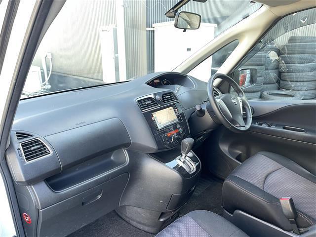 セレナ ハイウェイスター　Ｓ－ハイブリッド　禁煙車／バックカメラ／両側パワースライドドア／クルーズコントロール／アイドリングストップ／３列シート／チップアップシート／純正フロアマット／純正１６インチアルミホイール／キセノンヘッドライト／ＥＴＣ（21枚目）