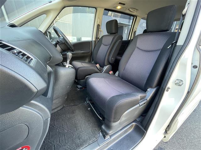 セレナ ハイウェイスター　Ｓ－ハイブリッド　禁煙車／バックカメラ／両側パワースライドドア／クルーズコントロール／アイドリングストップ／３列シート／チップアップシート／純正フロアマット／純正１６インチアルミホイール／キセノンヘッドライト／ＥＴＣ（22枚目）