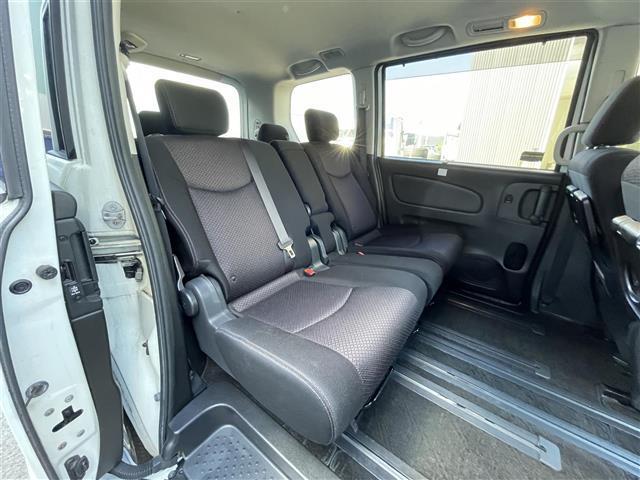 セレナ ハイウェイスター　Ｓ－ハイブリッド　禁煙車／バックカメラ／両側パワースライドドア／クルーズコントロール／アイドリングストップ／３列シート／チップアップシート／純正フロアマット／純正１６インチアルミホイール／キセノンヘッドライト／ＥＴＣ（23枚目）