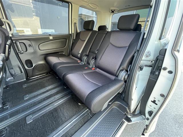 セレナ ハイウェイスター　Ｓ－ハイブリッド　禁煙車／バックカメラ／両側パワースライドドア／クルーズコントロール／アイドリングストップ／３列シート／チップアップシート／純正フロアマット／純正１６インチアルミホイール／キセノンヘッドライト／ＥＴＣ（24枚目）