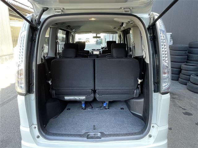 セレナ ハイウェイスター　Ｓ－ハイブリッド　禁煙車／バックカメラ／両側パワースライドドア／クルーズコントロール／アイドリングストップ／３列シート／チップアップシート／純正フロアマット／純正１６インチアルミホイール／キセノンヘッドライト／ＥＴＣ（26枚目）