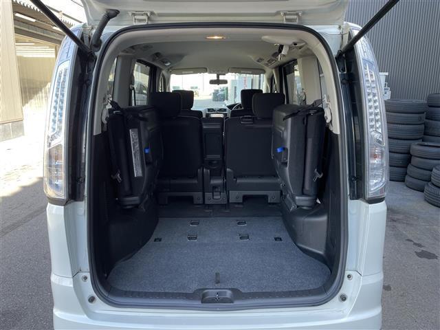 セレナ ハイウェイスター　Ｓ－ハイブリッド　禁煙車／バックカメラ／両側パワースライドドア／クルーズコントロール／アイドリングストップ／３列シート／チップアップシート／純正フロアマット／純正１６インチアルミホイール／キセノンヘッドライト／ＥＴＣ（27枚目）