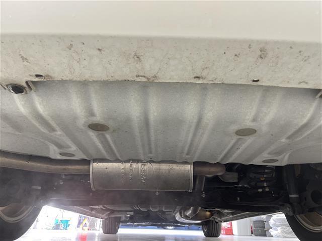 セレナ ハイウェイスター　Ｓ－ハイブリッド　禁煙車／バックカメラ／両側パワースライドドア／クルーズコントロール／アイドリングストップ／３列シート／チップアップシート／純正フロアマット／純正１６インチアルミホイール／キセノンヘッドライト／ＥＴＣ（40枚目）