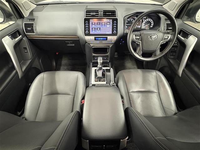 ランドクルーザープラド TX Lパッケージ マットブラックエディション 禁煙車/純正9インチナビ/サンルーフ/全方位カメラ/クリアランスソナー/ETC2.0/追従クルーズコントロール/ブラインドスポットモニター/電動格納サードシート/本革シート/シートヒーター/LED(2枚目)