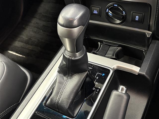 ランドクルーザープラド TX Lパッケージ マットブラックエディション 禁煙車/純正9インチナビ/サンルーフ/全方位カメラ/クリアランスソナー/ETC2.0/追従クルーズコントロール/ブラインドスポットモニター/電動格納サードシート/本革シート/シートヒーター/LED(12枚目)