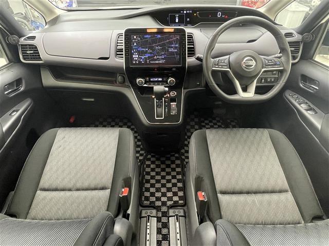 セレナ ハイウェイスター　Ｖ　純正１０型ナビ／プロパイロット／ローダウン／アラウンドビューモニター／両側パワースライドドア／ブラインドスポットモニター／純正デジタルインナーミラー／クリアランスソナー／純正１０フリップダウンモニター（2枚目）