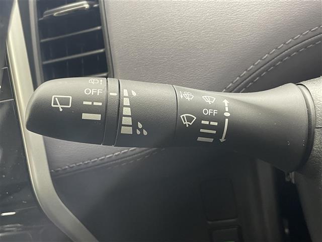 セレナ ハイウェイスター　Ｖ　純正１０型ナビ／プロパイロット／ローダウン／アラウンドビューモニター／両側パワースライドドア／ブラインドスポットモニター／純正デジタルインナーミラー／クリアランスソナー／純正１０フリップダウンモニター（12枚目）