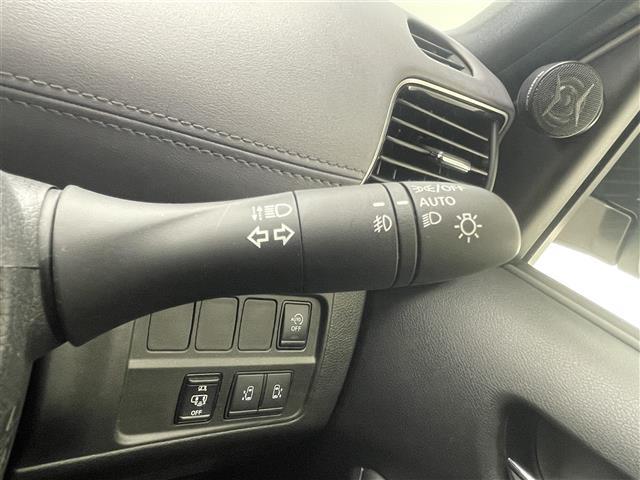 セレナ ハイウェイスター　Ｖ　純正１０型ナビ／プロパイロット／ローダウン／アラウンドビューモニター／両側パワースライドドア／ブラインドスポットモニター／純正デジタルインナーミラー／クリアランスソナー／純正１０フリップダウンモニター（13枚目）