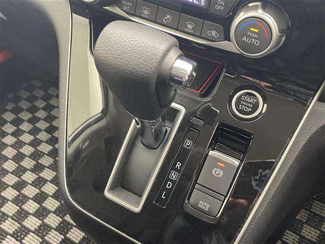 セレナ ハイウェイスター　Ｖ　純正１０型ナビ／プロパイロット／ローダウン／アラウンドビューモニター／両側パワースライドドア／ブラインドスポットモニター／純正デジタルインナーミラー／クリアランスソナー／純正１０フリップダウンモニター（15枚目）