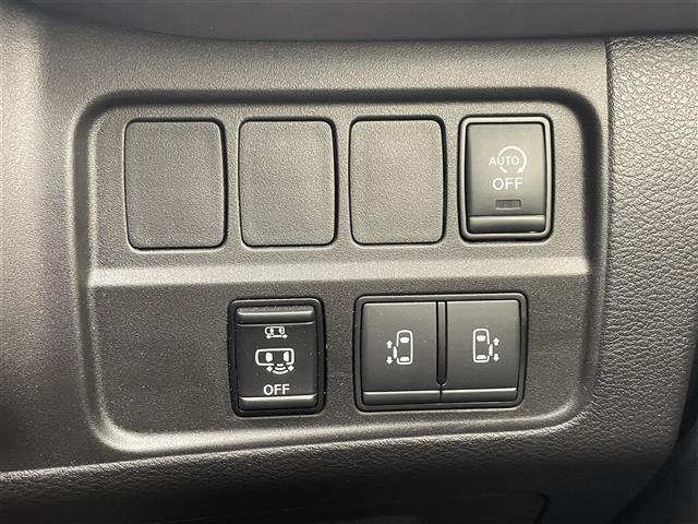 セレナ ハイウェイスター　Ｖ　純正１０型ナビ／プロパイロット／ローダウン／アラウンドビューモニター／両側パワースライドドア／ブラインドスポットモニター／純正デジタルインナーミラー／クリアランスソナー／純正１０フリップダウンモニター（16枚目）