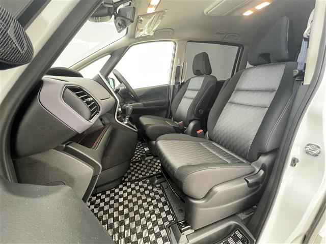 セレナ ハイウェイスター　Ｖ　純正１０型ナビ／プロパイロット／ローダウン／アラウンドビューモニター／両側パワースライドドア／ブラインドスポットモニター／純正デジタルインナーミラー／クリアランスソナー／純正１０フリップダウンモニター（20枚目）