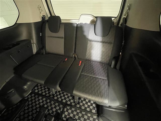 セレナ ハイウェイスター　Ｖ　純正１０型ナビ／プロパイロット／ローダウン／アラウンドビューモニター／両側パワースライドドア／ブラインドスポットモニター／純正デジタルインナーミラー／クリアランスソナー／純正１０フリップダウンモニター（23枚目）