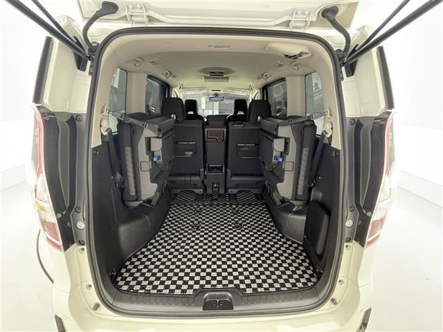 セレナ ハイウェイスター　Ｖ　純正１０型ナビ／プロパイロット／ローダウン／アラウンドビューモニター／両側パワースライドドア／ブラインドスポットモニター／純正デジタルインナーミラー／クリアランスソナー／純正１０フリップダウンモニター（25枚目）