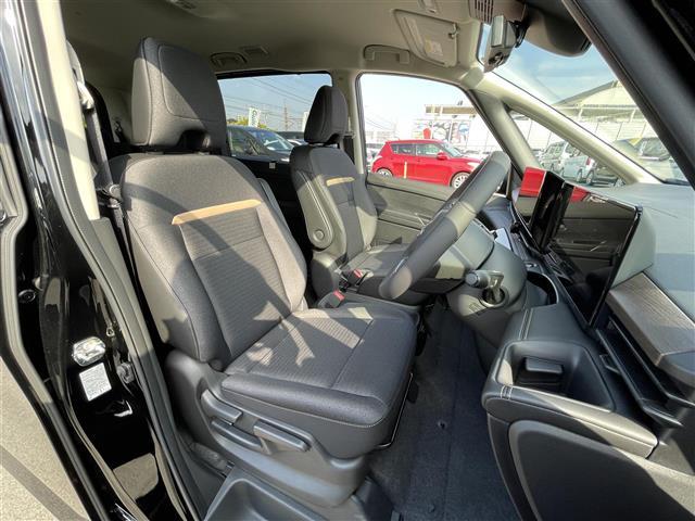 セレナ ｅ－パワー　ハイウェイスターＶ　登録済未使用車／１２．３インチＮｉｓｓａｎコネクトナビ／アラウンドビューモニター／スマートルームミラー／ドラレコ／ＥＴＣ２．０／プロパイロット／ワイヤレス充電／両側パワースライドドア／ＬＥＤライト（21枚目）