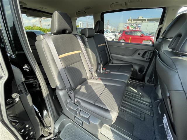 セレナ ｅ－パワー　ハイウェイスターＶ　登録済未使用車／１２．３インチＮｉｓｓａｎコネクトナビ／アラウンドビューモニター／スマートルームミラー／ドラレコ／ＥＴＣ２．０／プロパイロット／ワイヤレス充電／両側パワースライドドア／ＬＥＤライト（23枚目）