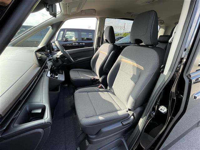 セレナ ｅ－パワー　ハイウェイスターＶ　登録済未使用車／１２．３インチＮｉｓｓａｎコネクトナビ／アラウンドビューモニター／スマートルームミラー／ドラレコ／ＥＴＣ２．０／プロパイロット／ワイヤレス充電／両側パワースライドドア／ＬＥＤライト（24枚目）