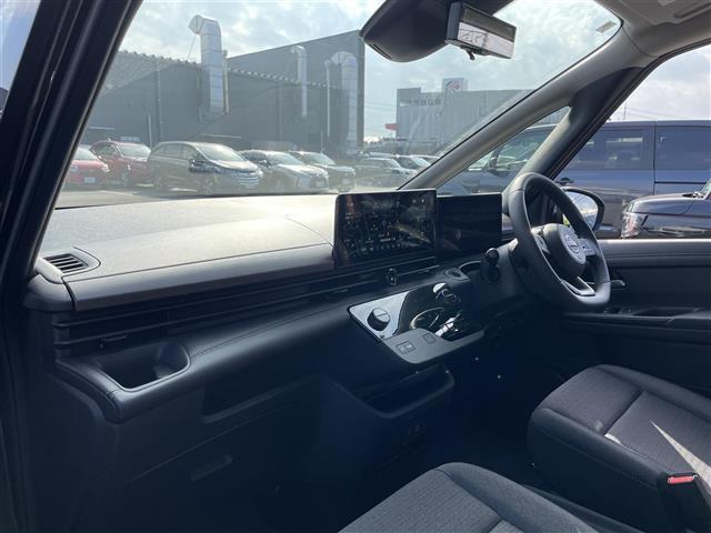 セレナ ｅ－パワー　ハイウェイスターＶ　登録済未使用車／１２．３インチＮｉｓｓａｎコネクトナビ／アラウンドビューモニター／スマートルームミラー／ドラレコ／ＥＴＣ２．０／プロパイロット／ワイヤレス充電／両側パワースライドドア／ＬＥＤライト（25枚目）