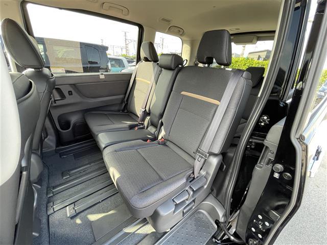 セレナ ｅ－パワー　ハイウェイスターＶ　登録済未使用車／１２．３インチＮｉｓｓａｎコネクトナビ／アラウンドビューモニター／スマートルームミラー／ドラレコ／ＥＴＣ２．０／プロパイロット／ワイヤレス充電／両側パワースライドドア／ＬＥＤライト（26枚目）