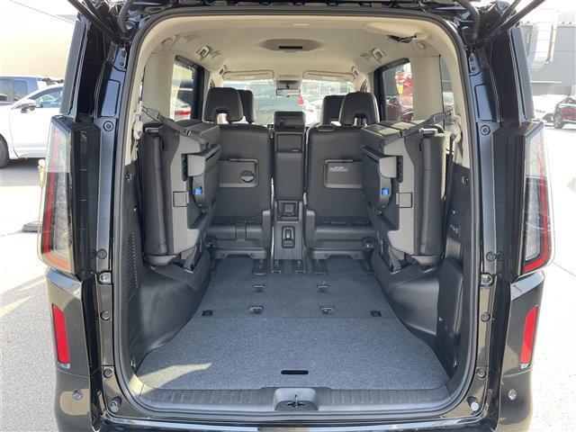 セレナ ｅ－パワー　ハイウェイスターＶ　登録済未使用車／１２．３インチＮｉｓｓａｎコネクトナビ／アラウンドビューモニター／スマートルームミラー／ドラレコ／ＥＴＣ２．０／プロパイロット／ワイヤレス充電／両側パワースライドドア／ＬＥＤライト（29枚目）