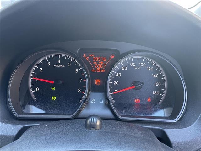 ノート Ｘ　シーギア　純正ナビ／バックカメラ／ＬＥＤヘッドライト／エマージェンシーブレーキ／車線逸脱警報／純正１５ＡＷ／ＥＴＣ／ルーフレール／ドライブレコーダー／スマートキー／純正フロアマット／純正ドアバイザー（6枚目）