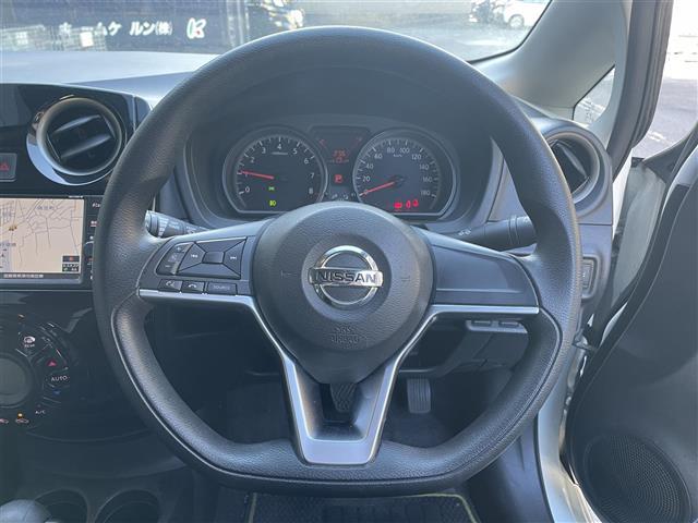 ノート Ｘ　シーギア　純正ナビ／バックカメラ／ＬＥＤヘッドライト／エマージェンシーブレーキ／車線逸脱警報／純正１５ＡＷ／ＥＴＣ／ルーフレール／ドライブレコーダー／スマートキー／純正フロアマット／純正ドアバイザー（7枚目）