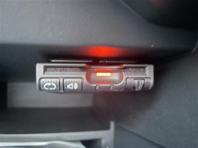 ノート Ｘ　シーギア　純正ナビ／バックカメラ／ＬＥＤヘッドライト／エマージェンシーブレーキ／車線逸脱警報／純正１５ＡＷ／ＥＴＣ／ルーフレール／ドライブレコーダー／スマートキー／純正フロアマット／純正ドアバイザー（11枚目）