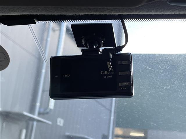 ノート Ｘ　シーギア　純正ナビ／バックカメラ／ＬＥＤヘッドライト／エマージェンシーブレーキ／車線逸脱警報／純正１５ＡＷ／ＥＴＣ／ルーフレール／ドライブレコーダー／スマートキー／純正フロアマット／純正ドアバイザー（12枚目）