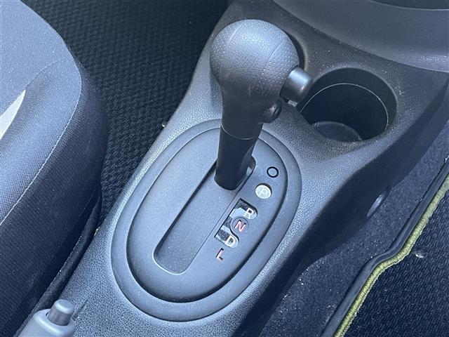 ノート Ｘ　シーギア　純正ナビ／バックカメラ／ＬＥＤヘッドライト／エマージェンシーブレーキ／車線逸脱警報／純正１５ＡＷ／ＥＴＣ／ルーフレール／ドライブレコーダー／スマートキー／純正フロアマット／純正ドアバイザー（15枚目）