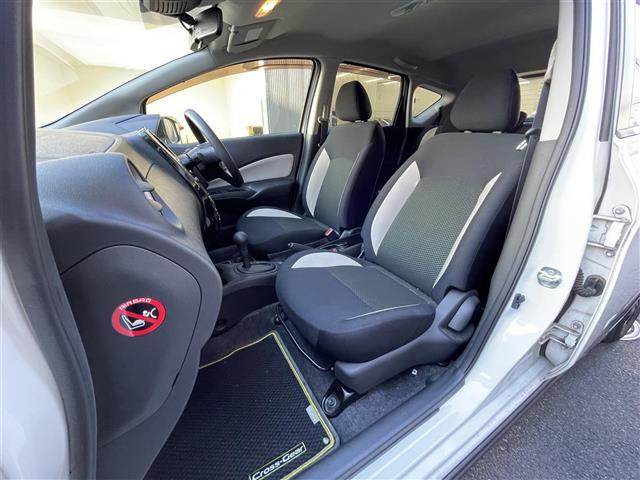 ノート Ｘ　シーギア　純正ナビ／バックカメラ／ＬＥＤヘッドライト／エマージェンシーブレーキ／車線逸脱警報／純正１５ＡＷ／ＥＴＣ／ルーフレール／ドライブレコーダー／スマートキー／純正フロアマット／純正ドアバイザー（24枚目）