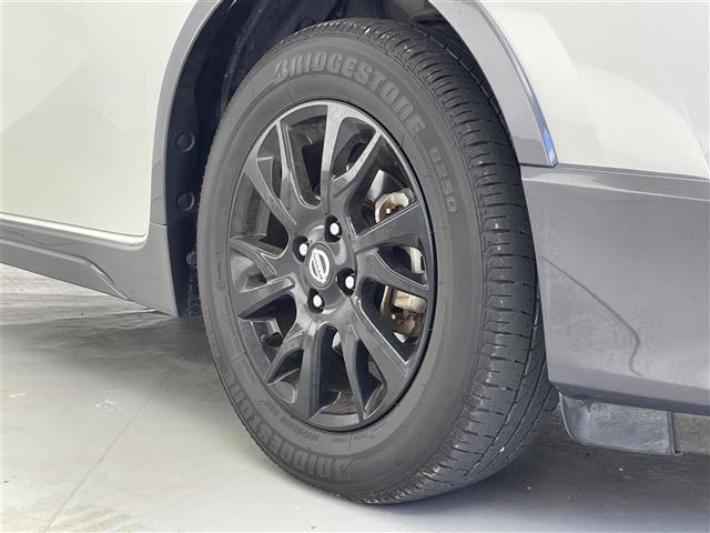 ノート Ｘ　シーギア　純正ナビ／バックカメラ／ＬＥＤヘッドライト／エマージェンシーブレーキ／車線逸脱警報／純正１５ＡＷ／ＥＴＣ／ルーフレール／ドライブレコーダー／スマートキー／純正フロアマット／純正ドアバイザー（28枚目）