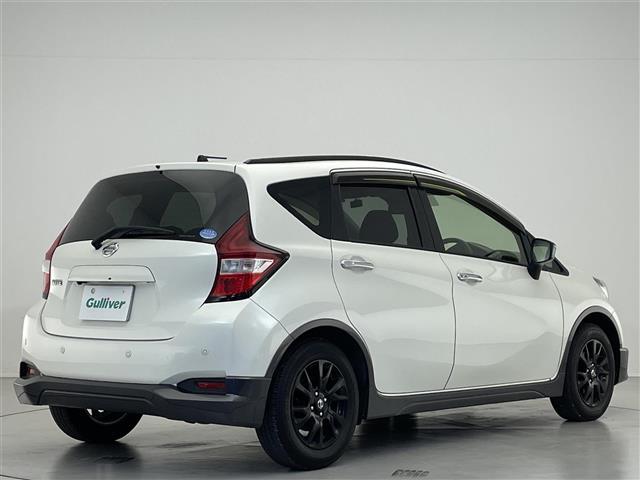 ノート Ｘ　シーギア　純正ナビ／バックカメラ／ＬＥＤヘッドライト／エマージェンシーブレーキ／車線逸脱警報／純正１５ＡＷ／ＥＴＣ／ルーフレール／ドライブレコーダー／スマートキー／純正フロアマット／純正ドアバイザー（35枚目）