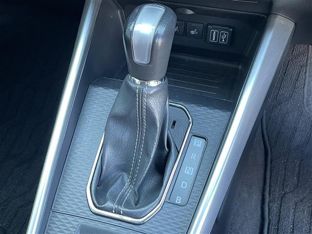 ロッキー プレミアムG HEV 純正ディスプレイオーディオ/フルセグ/Bluetooth/HDMI/USB/全方位カメラ/LEDヘッドライト/革巻ステアリング/電子パーキング/オートホールドブレーキ/追従クルーズコントロール/(13枚目)