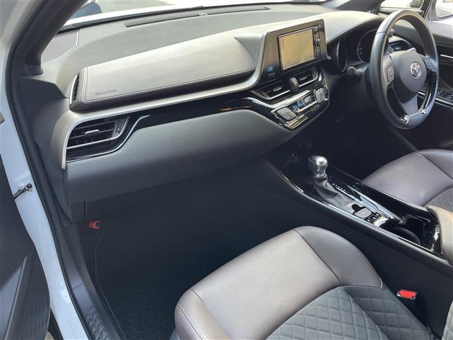 C-HR G 禁煙車/純正7インチナビ/バックカメラ/ハーフレザー/追従クルーズコントロール/衝突軽減/レーンキープ/LEDヘッドライト/オートライト/オートハイビーム/クリアランスソナー/ドラレコ(前)(20枚目)