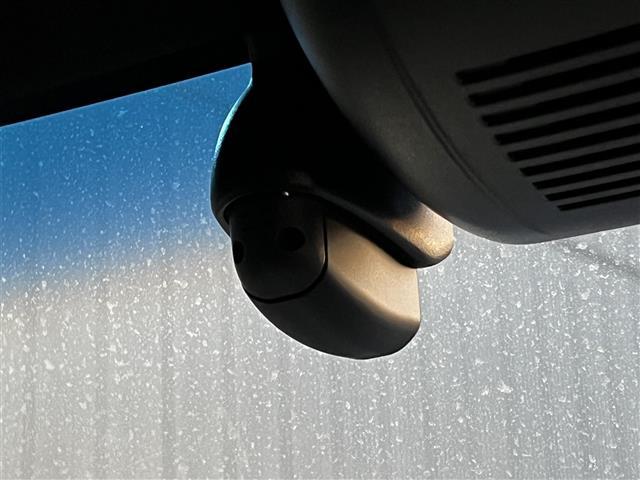 N-BOXカスタム G・EXターボホンダセンシング 禁煙車/純正9インチナビ/ホンダセンシング/バックカメラ/追従クルーズコントロール/両側パワースライドドア/アイドリングストップ/シートヒーター/ハーフレザー/MTモード付AT/LEDヘッドライト(6枚目)