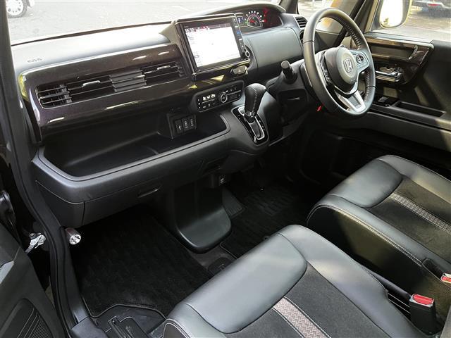 N-BOXカスタム G・EXターボホンダセンシング 禁煙車/純正9インチナビ/ホンダセンシング/バックカメラ/追従クルーズコントロール/両側パワースライドドア/アイドリングストップ/シートヒーター/ハーフレザー/MTモード付AT/LEDヘッドライト(18枚目)