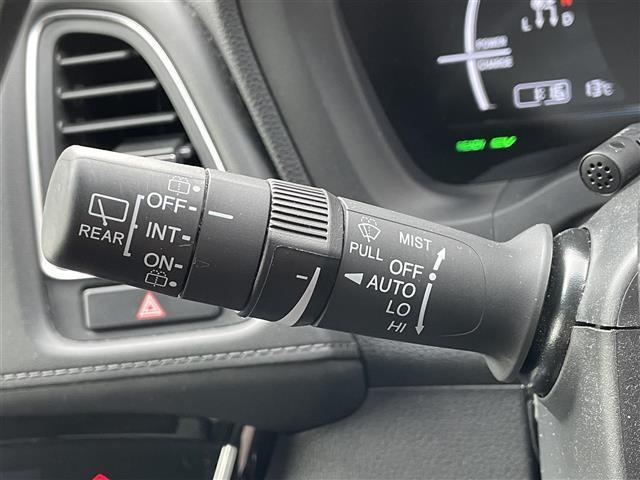 ヴェゼル ハイブリッドZ・ホンダセンシング 禁煙車/社外ナビ/ホンダセンシング/ルーフレール/レーダークルーズコントロール/バックカメラ/ETC/ハーフレザーシート/電子パーキングブレーキ/オートライト/LEDヘッドライト(14枚目)