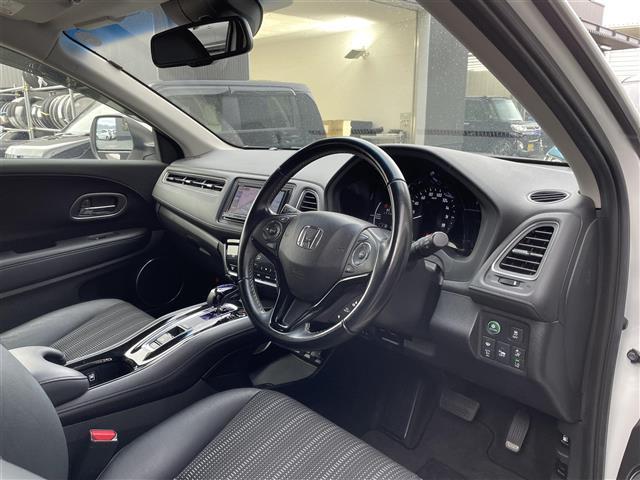 ヴェゼル ハイブリッドZ・ホンダセンシング 禁煙車/社外ナビ/ホンダセンシング/ルーフレール/レーダークルーズコントロール/バックカメラ/ETC/ハーフレザーシート/電子パーキングブレーキ/オートライト/LEDヘッドライト(20枚目)