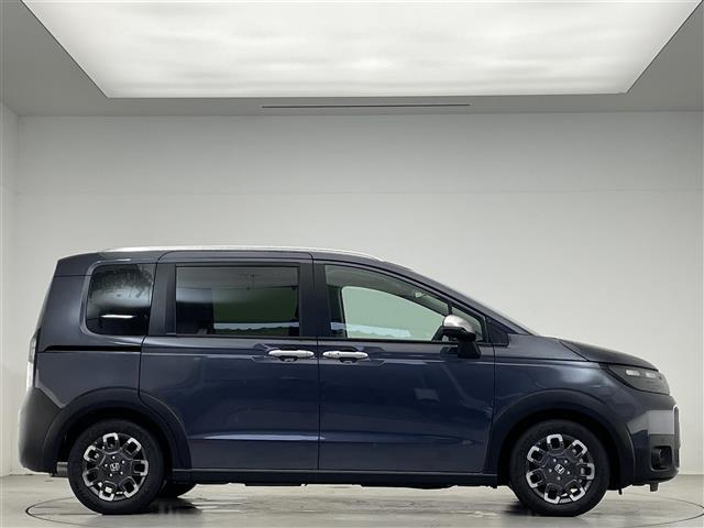 フリード ｅ：ＨＥＶクロスター　登録済未使用車／純正９インチナビ／両側パワースライドドア／ハーフレザーシート／シートヒーター／ＬＥＤヘッドランプ／リアクーラー／追従クルーズコントロール／ブラインドスポットインフォメーション（32枚目）