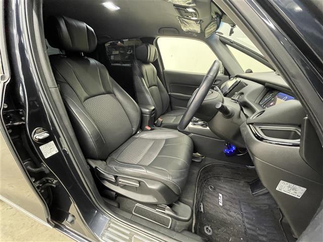 フィット ｅ：ＨＥＶリュクス　禁煙車／９インチナビ／フルセグＴＶ／ワイヤレス充電／センターコンソール／ＥＴＣ／ドラレコ／シートヒーター／ステアリングヒーター／ハーフレザーシート／追従クルーズコントロール／ホンダセンシング（20枚目）