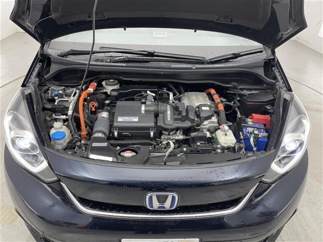 フィット ｅ：ＨＥＶリュクス　禁煙車／９インチナビ／フルセグＴＶ／ワイヤレス充電／センターコンソール／ＥＴＣ／ドラレコ／シートヒーター／ステアリングヒーター／ハーフレザーシート／追従クルーズコントロール／ホンダセンシング（36枚目）