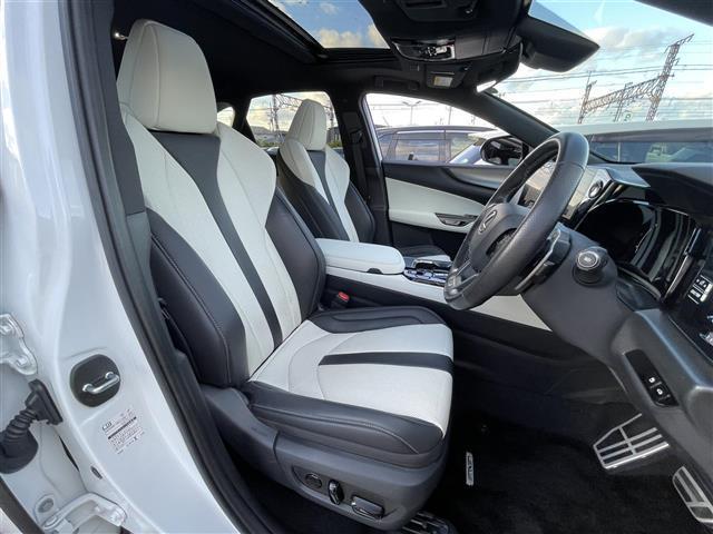 ＮＸ ＮＸ３５０ｈ　Ｆスポーツ　禁煙車／純正１４インチナビ／全方位カメラ／フルセグＴＶ／プリクラッシュセーフティ／ＡＣＣ／ＬＴＡ／白黒レザーパワーシート／シートヒーター／ベンチレーション／サンルーフ／三眼フルＬＥＤヘッドライト（20枚目）