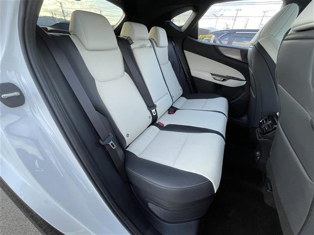 ＮＸ ＮＸ３５０ｈ　Ｆスポーツ　禁煙車／純正１４インチナビ／全方位カメラ／フルセグＴＶ／プリクラッシュセーフティ／ＡＣＣ／ＬＴＡ／白黒レザーパワーシート／シートヒーター／ベンチレーション／サンルーフ／三眼フルＬＥＤヘッドライト（23枚目）