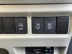 【後席両側スライドドア（両側パワースライドドア）】小さなお子さまでもボタン一つで乗り降りラクラクです！両手に荷物を抱えている状態でもボタンを押せば自動でスライドドアが開閉されます。 7